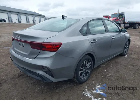 2023 Kia Forte Lxs z USA, uszkodzony, nr VIN 3KPF24AD1PE536695